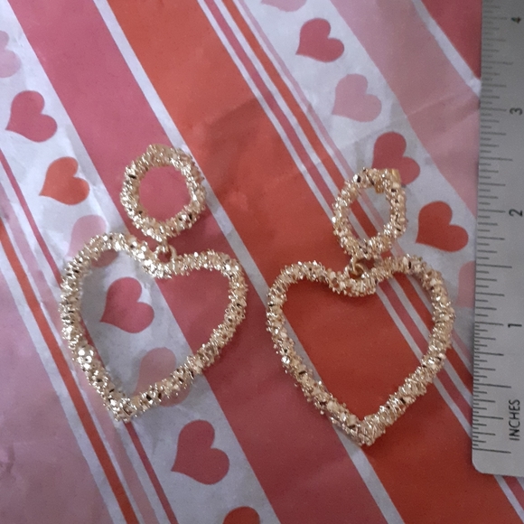 ❤Heart dangle earrings